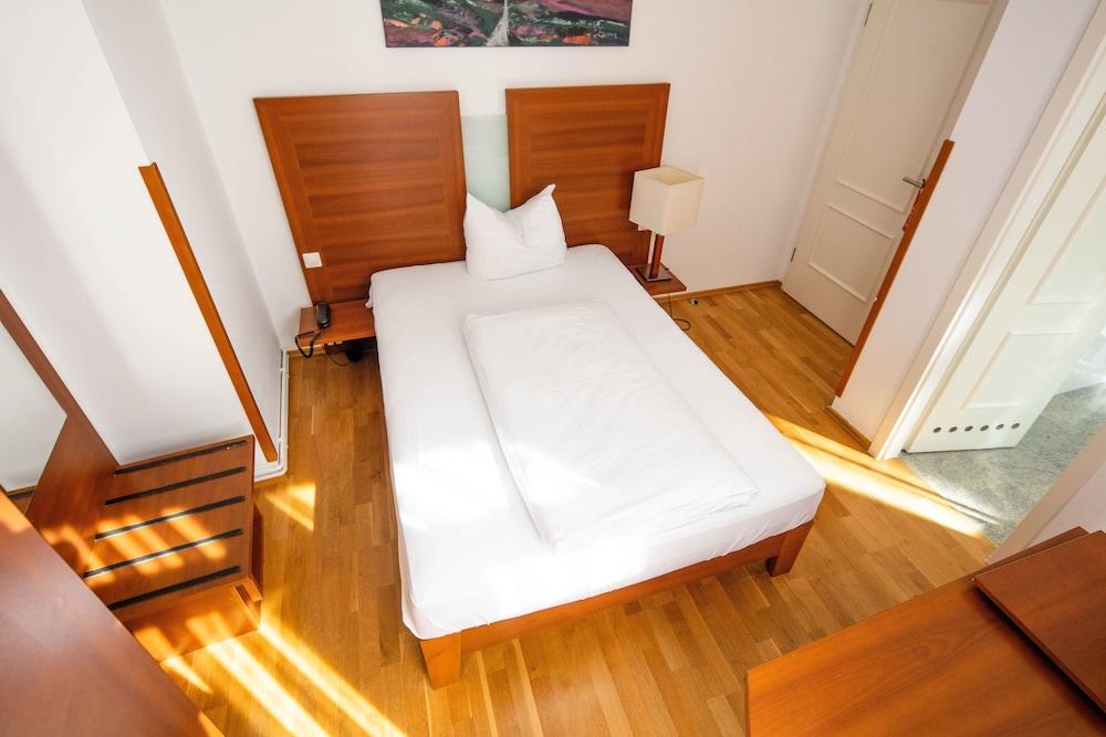 Hotel Graf Zeppelin 3*